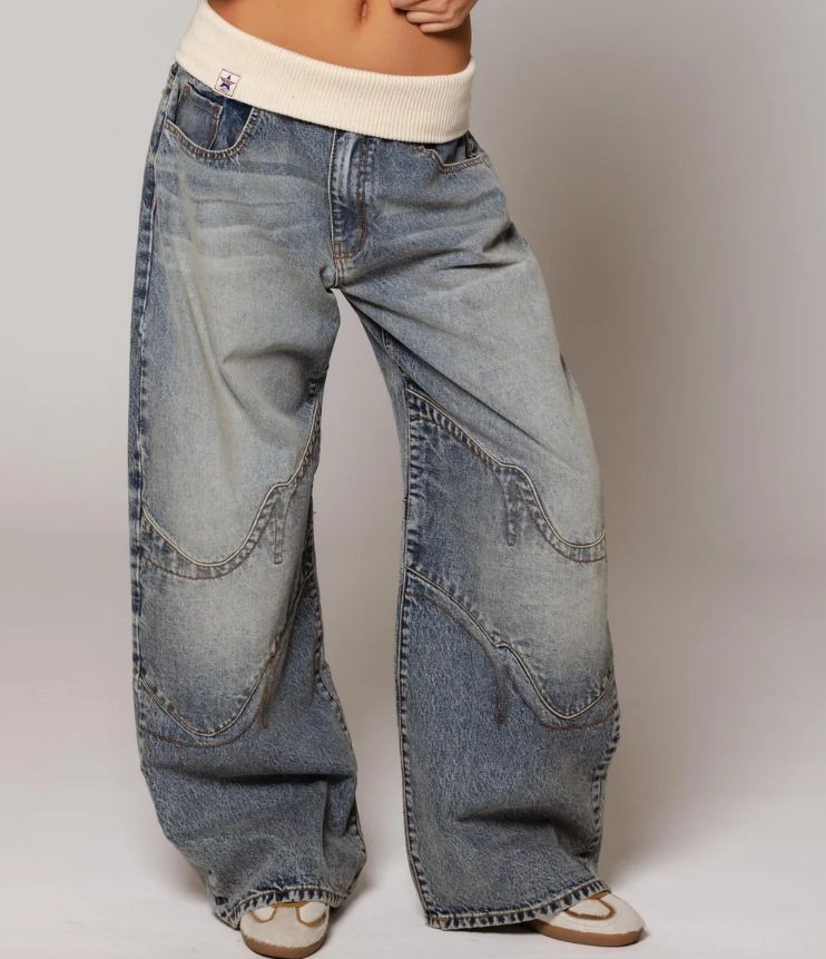 بنطال جينز واسع (Loose-fit) بقصة مستقيمة (Straight-leg) مع جيوب، تصميم عصري كاجوال، بنطال بأسلوب الشارع (Street style)، ملابس نسائية مريحة وعملية. - الصورة 7