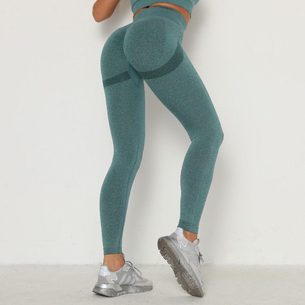 بنطال يوجا نسائي محبوك بدون خياطة، بقصة ضيقة ومرونة عالية، تصميم رافع للمؤخرة (Peach Hip)، خصر مرتفع، سريع الجفاف ومناسب للرياضة والتمارين. - الصورة 9