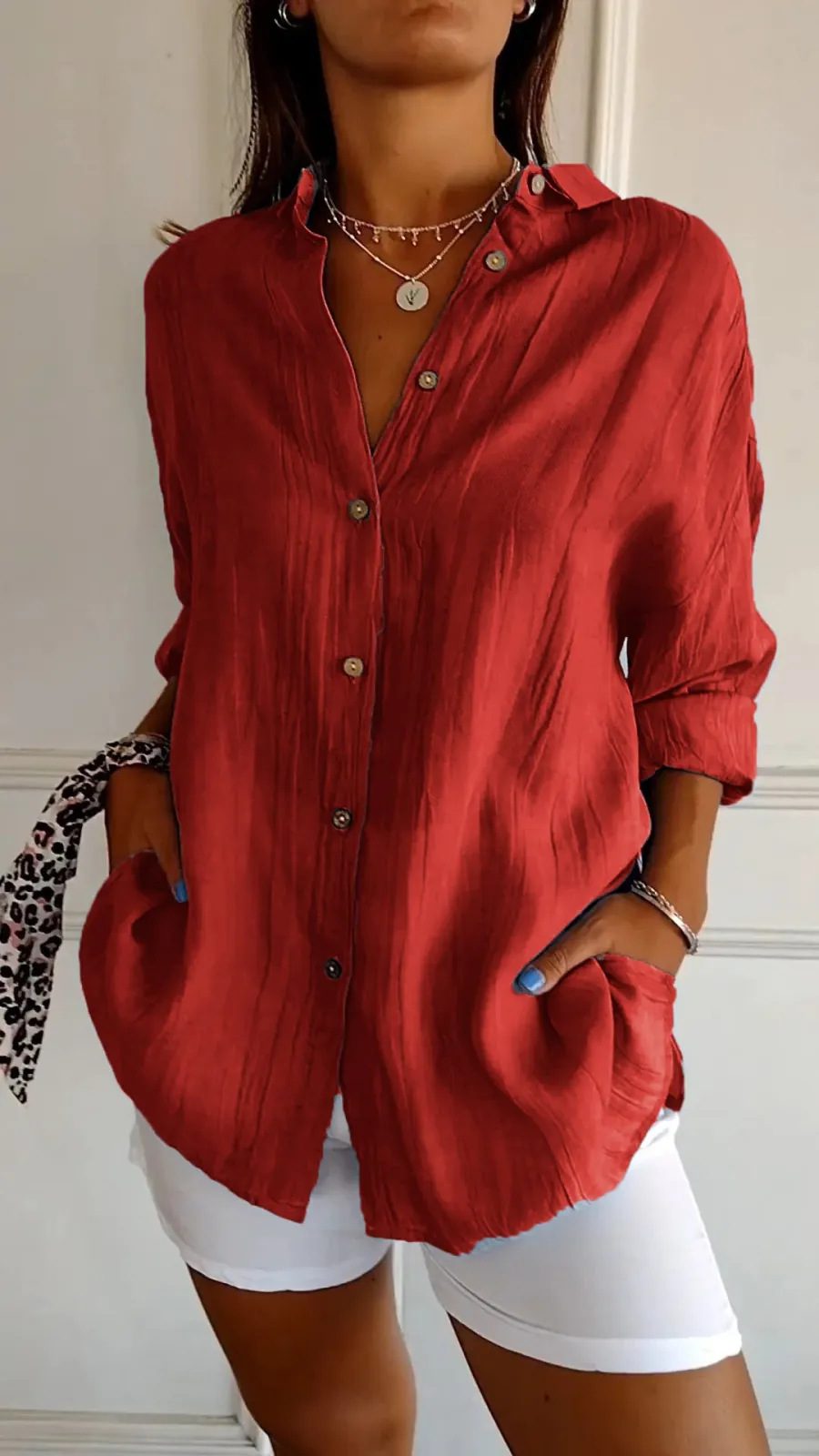 قميص نسائي بأكمام طويلة وياقة (Lapel)، إغلاق بأزرار أمامية (Single-breasted)، تصميم بطيّات (Pleated)، بلوزة علوية أنيقة، ملابس نسائية عصرية ومناسبة للإطلالة الكاجوال أو الرسمية الخفيفة. - الصورة 10