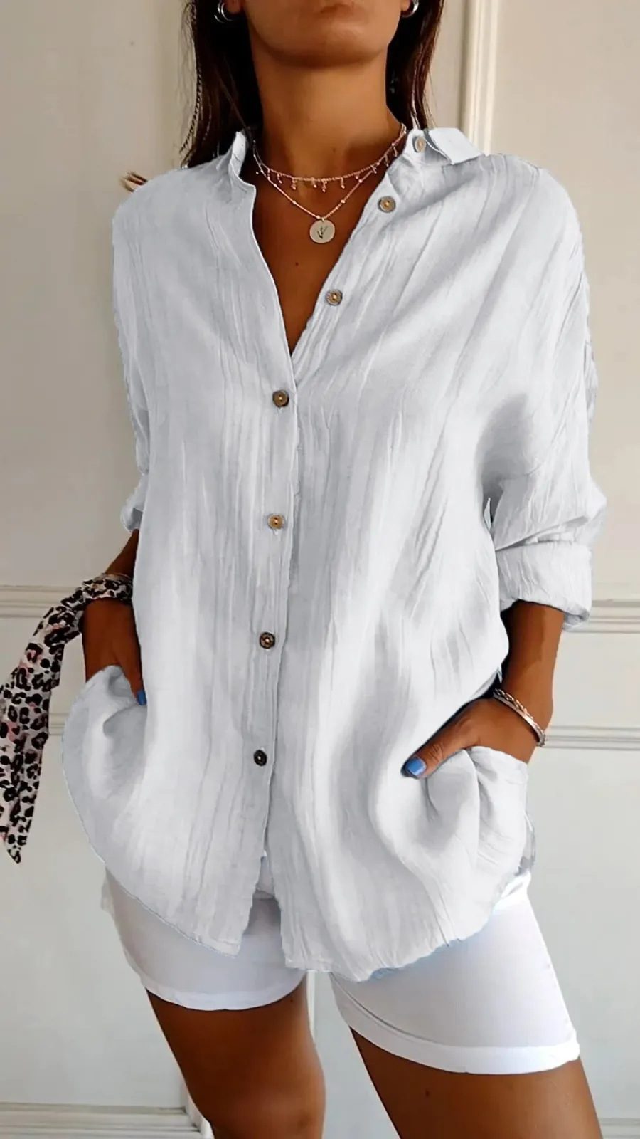 قميص نسائي بأكمام طويلة وياقة (Lapel)، إغلاق بأزرار أمامية (Single-breasted)، تصميم بطيّات (Pleated)، بلوزة علوية أنيقة، ملابس نسائية عصرية ومناسبة للإطلالة الكاجوال أو الرسمية الخفيفة. - الصورة 8