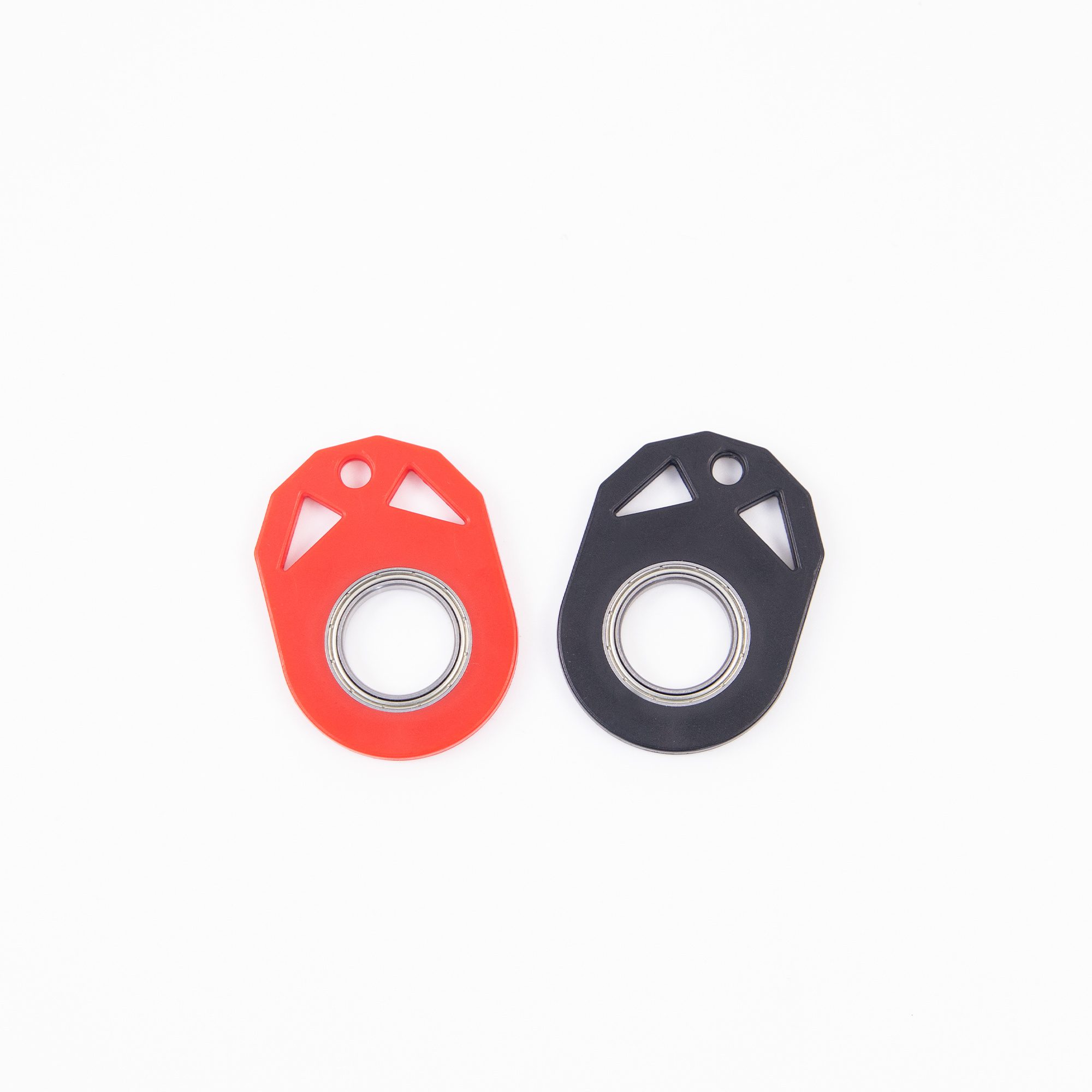 ميدالية مفاتيح مبتكرة بتصميم "سبينر" (Fidget Spinner) - لعبة يدوية لتخفيف التوتر والقلق، تعمل أيضاً كفتاحة زجاجات - مناسبة للأطفال. - الصورة 10