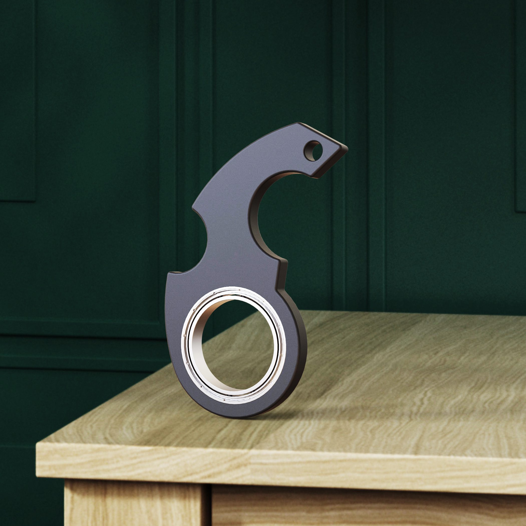 ميدالية مفاتيح مبتكرة بتصميم "سبينر" (Fidget Spinner) - لعبة يدوية لتخفيف التوتر والقلق، تعمل أيضاً كفتاحة زجاجات - مناسبة للأطفال. - الصورة 3