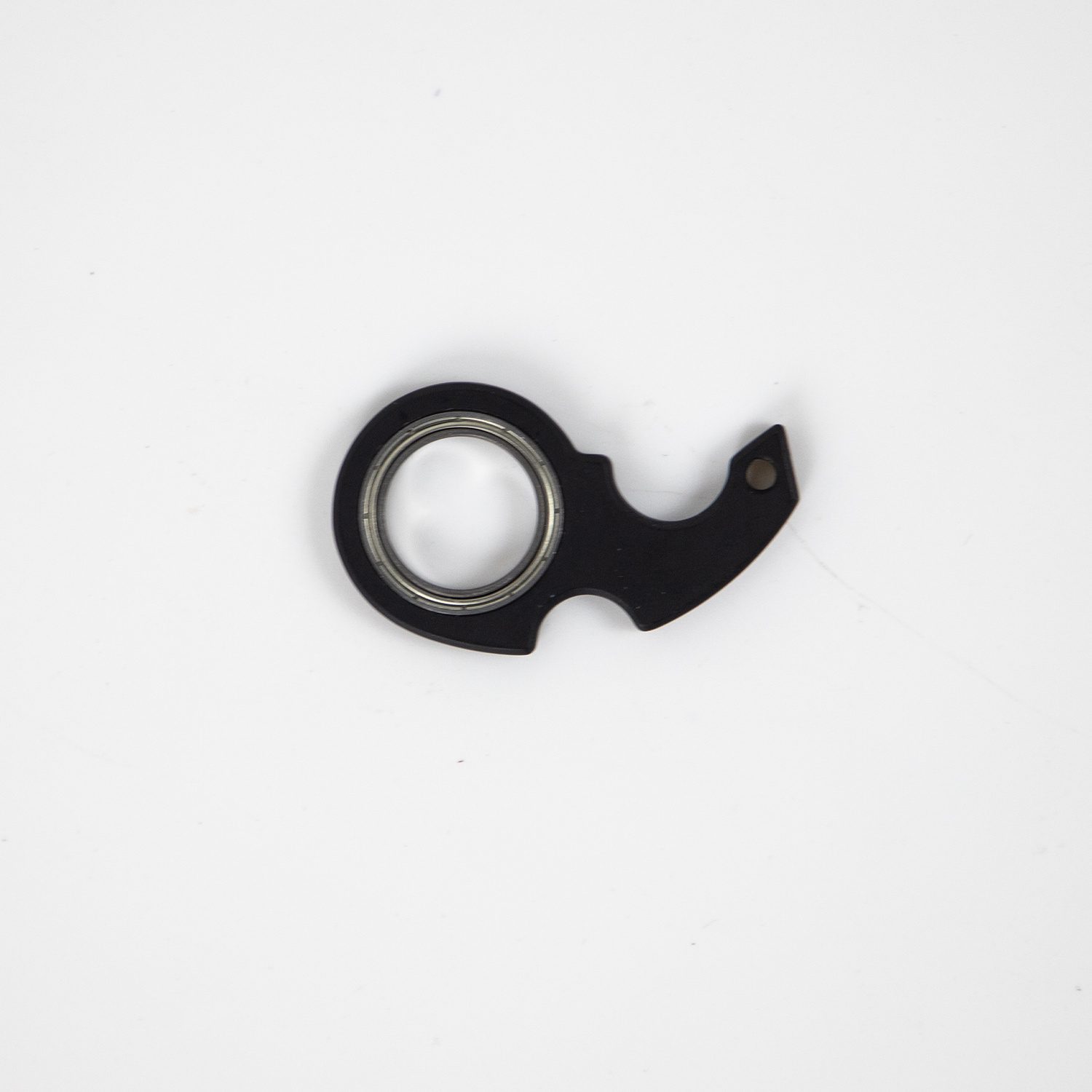 ميدالية مفاتيح مبتكرة بتصميم "سبينر" (Fidget Spinner) - لعبة يدوية لتخفيف التوتر والقلق، تعمل أيضاً كفتاحة زجاجات - مناسبة للأطفال. - الصورة 7