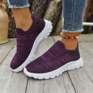 أحذية رياضية جديدة من قماش Flyknit شبكي منخفضة القطع بدون أربطة مع كعب إسفيني ومنصة سميكة
