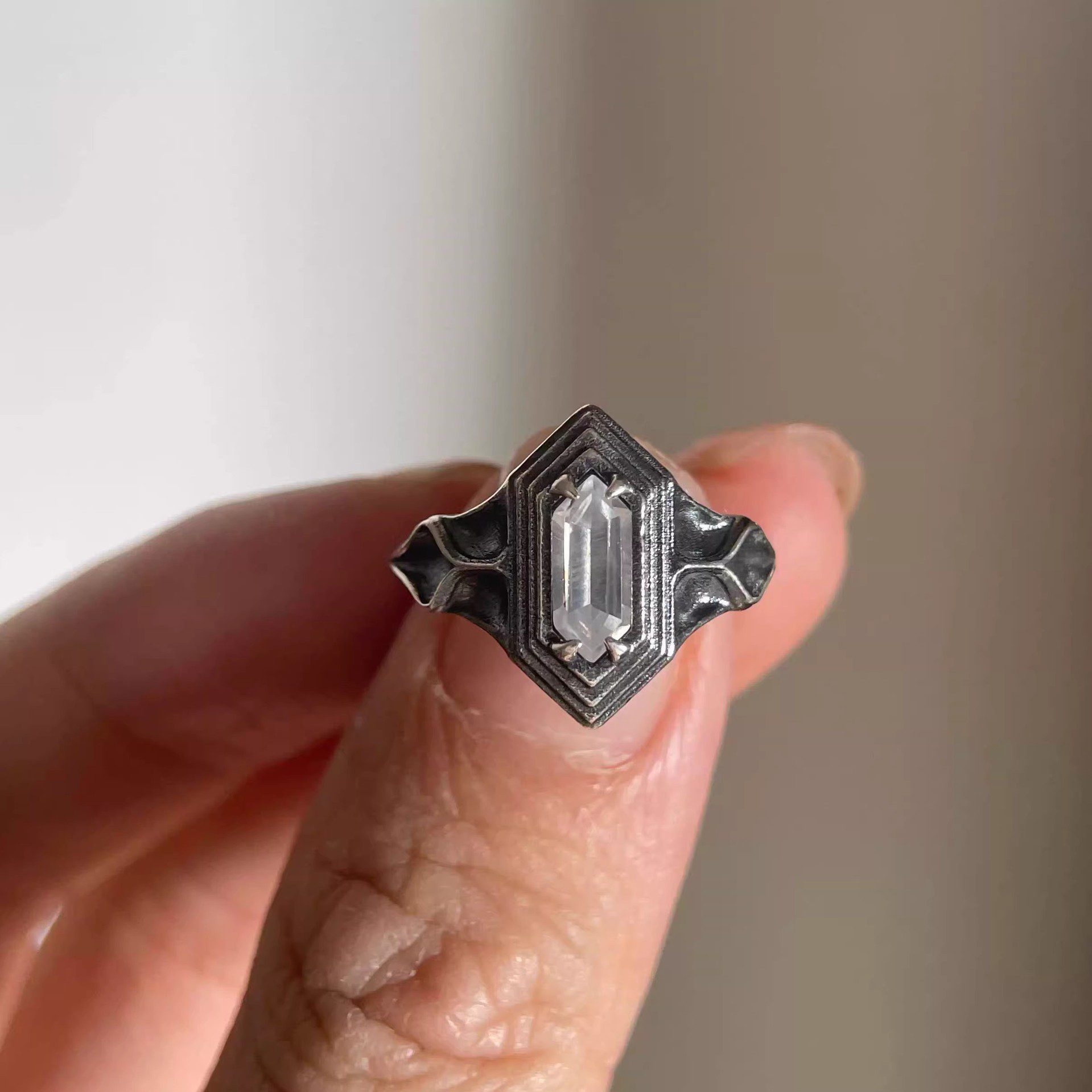 Fashionable Dark-style Artificial Rhombus Crystal Ring - Image 6