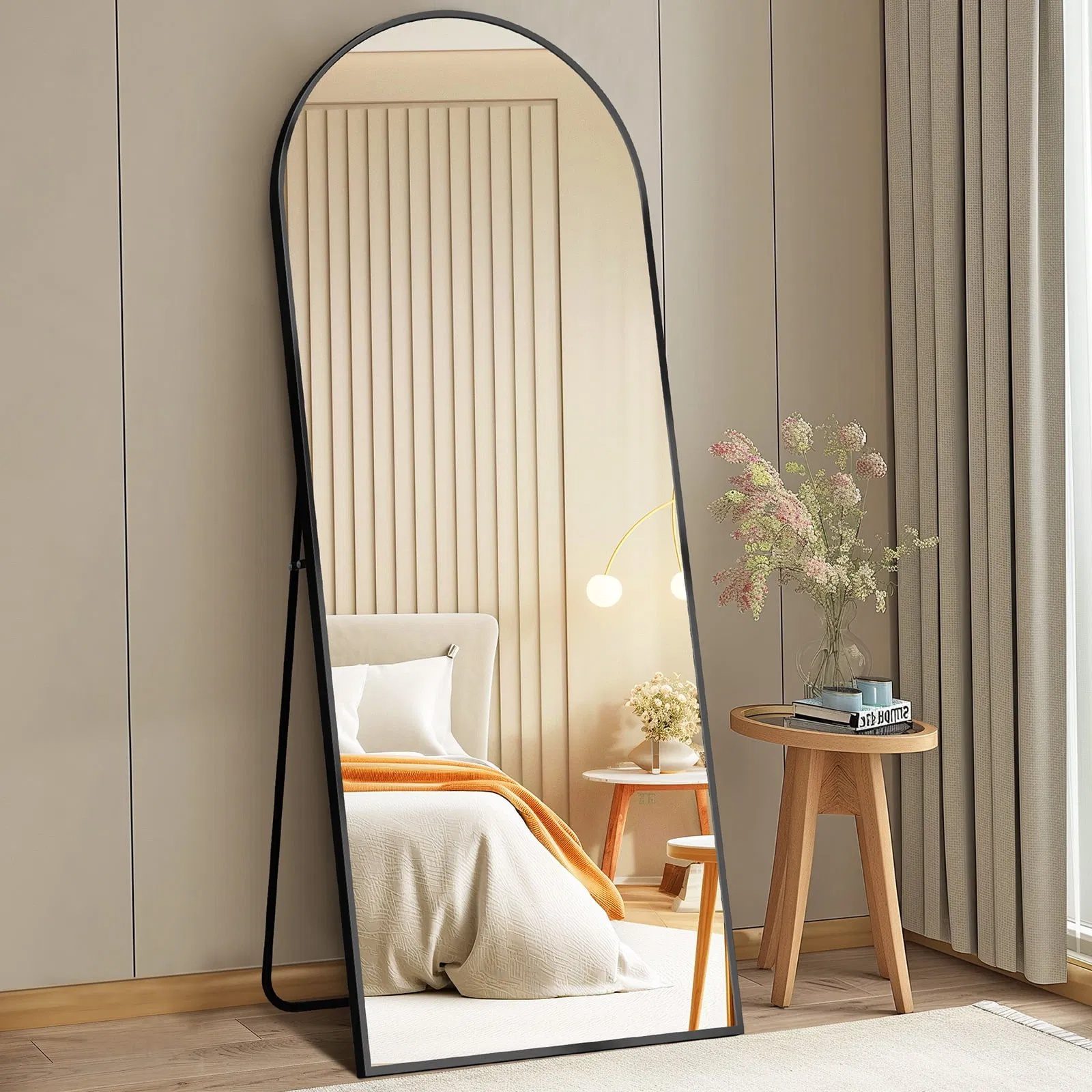 مرآة كاملة الطول مقوسة مقاس 71 × 26 بوصة، إطار من سبائك الألومنيوم يضمن الثبات، تصميم قائم لغرفة النوم، أسود - الصورة 4