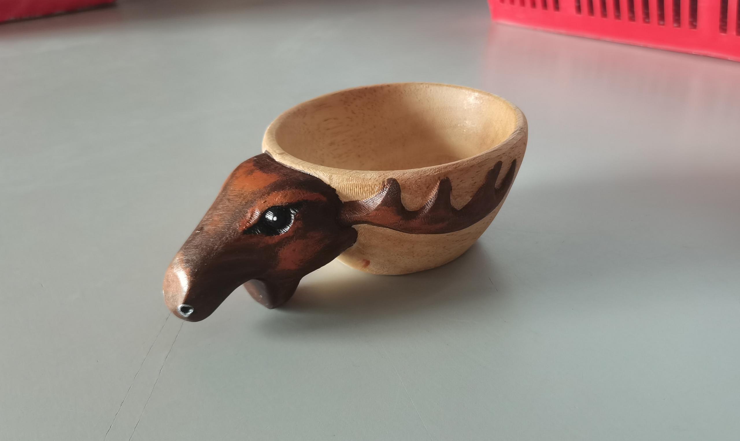 كوب خشبي منحوت يدوياً على طراز "كوكسا" (Kuksa) الاسكندنافي - معدات تخييم - كوب قهوة - تصميم رأس خنزير بري - هدية عيد الميلاد - الصورة 10