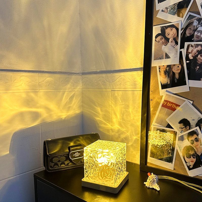 مصباح طاولة كريستالي بإضاءة LED بتأثير تموج الماء، إضاءة محيطية ليلية دوّارة عبر USB، إسقاط RGB قابل للتعتيم بـ 16 لون، ديكور منزلي وهدايا - الصورة 2