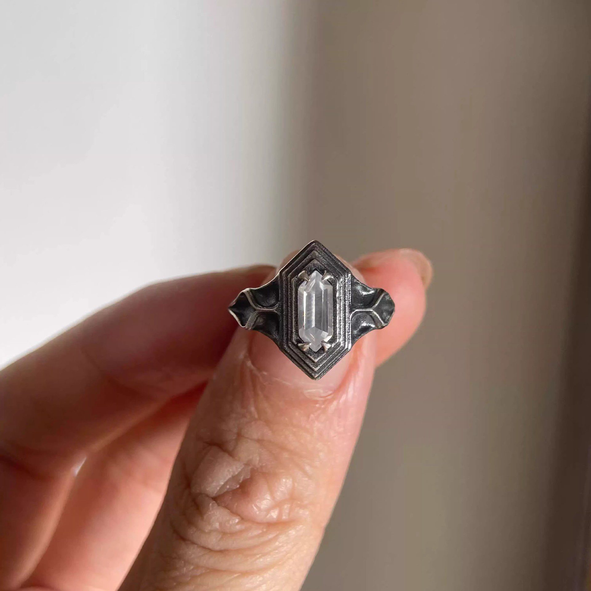Fashionable Dark-style Artificial Rhombus Crystal Ring - Image 2