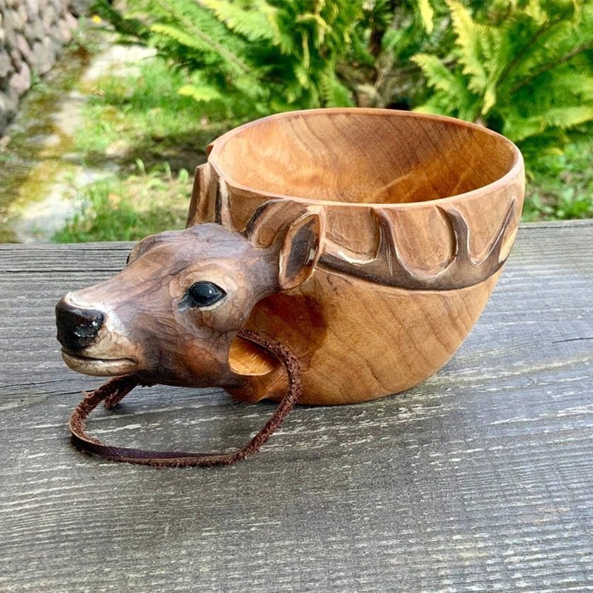 كوب خشبي منحوت يدوياً على طراز "كوكسا" (Kuksa) الاسكندنافي - معدات تخييم - كوب قهوة - تصميم رأس خنزير بري - هدية عيد الميلاد - الصورة 8