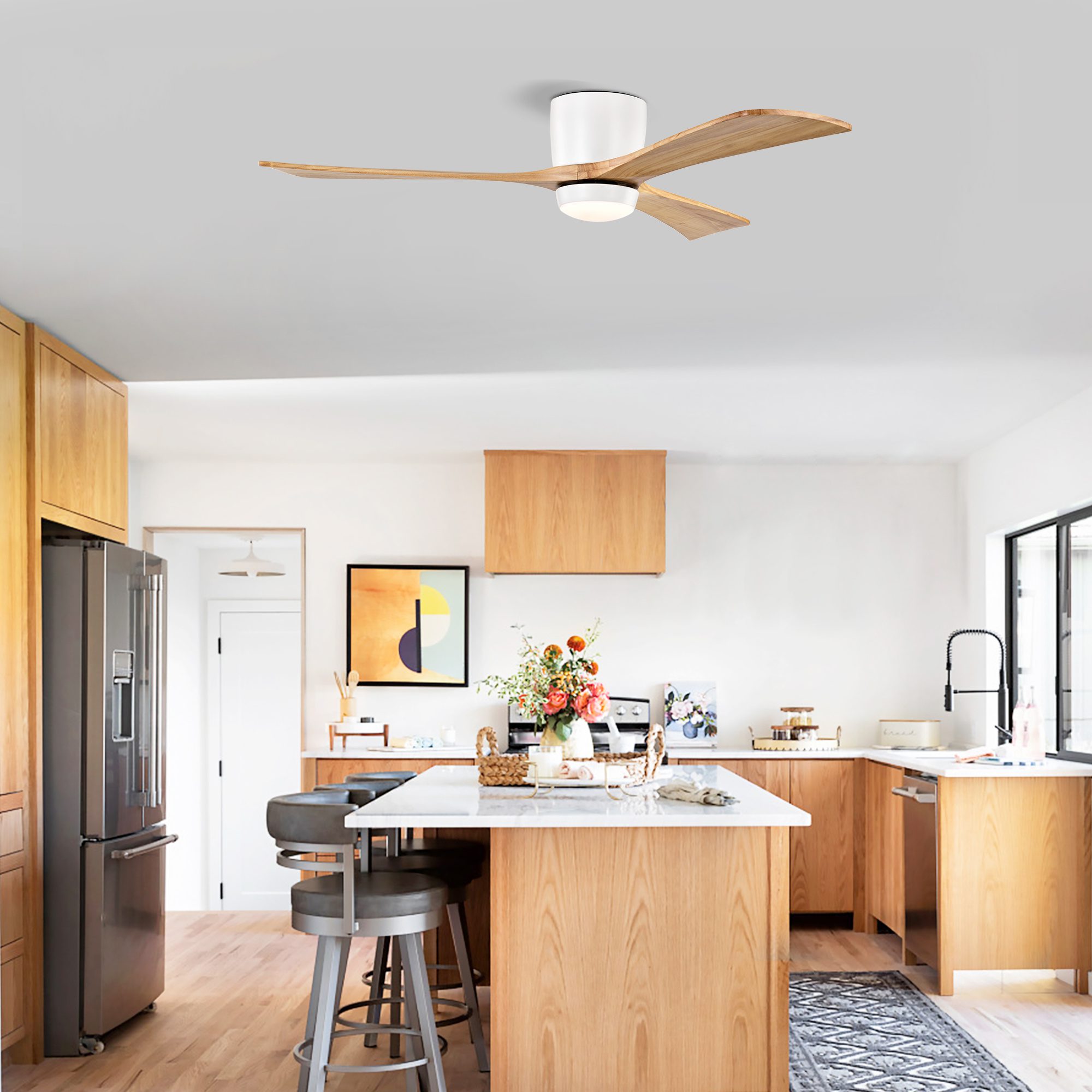 مروحة سقف مقاس 52 بوصة بتصميم Flush Mount مع إضاءة، مزودة بشفرات من الخشب الصلب، مع جهاز تحكم عن بُعد، محرك DC هادئ، 6 سرعات، دوران عكسي، مناسبة للفناء وغرفة المعيشة وغرفة النوم والمكتب وللاستخدام الداخلي، أبيض مطفي / خشب طبيعي - الصورة 4