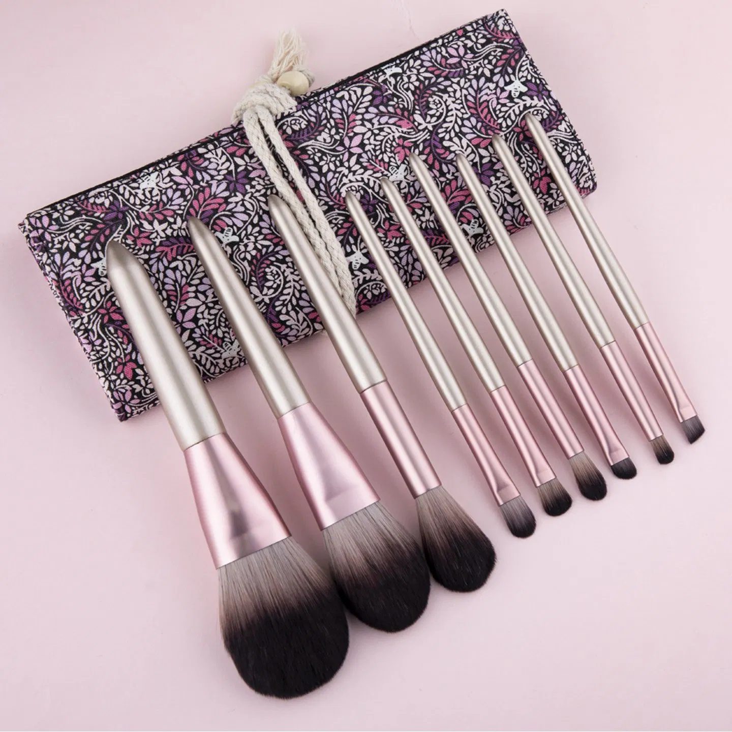 9-piece small pudding makeup brush set, all-in-one face and eye function brush, soft bristles that evenly apply makeup, paired with a printed roll-up case - Image 9