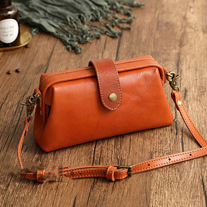 Vegetable Tanned Leather Small Mouth Gold Shoulder Bag - Image 7