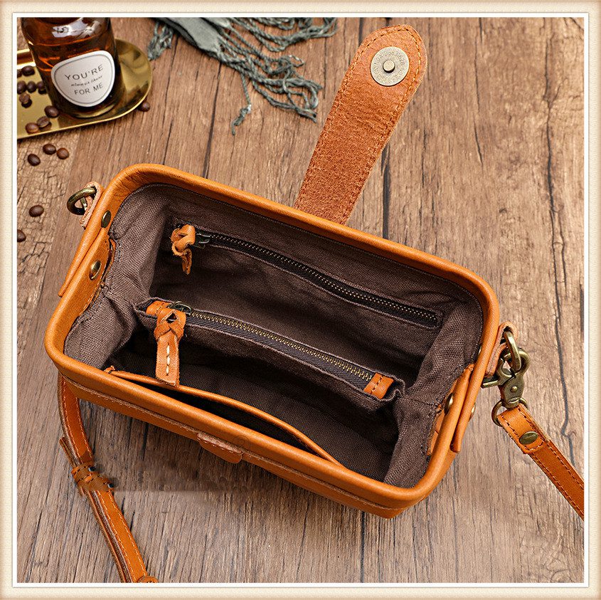Vegetable Tanned Leather Small Mouth Gold Shoulder Bag - Image 9