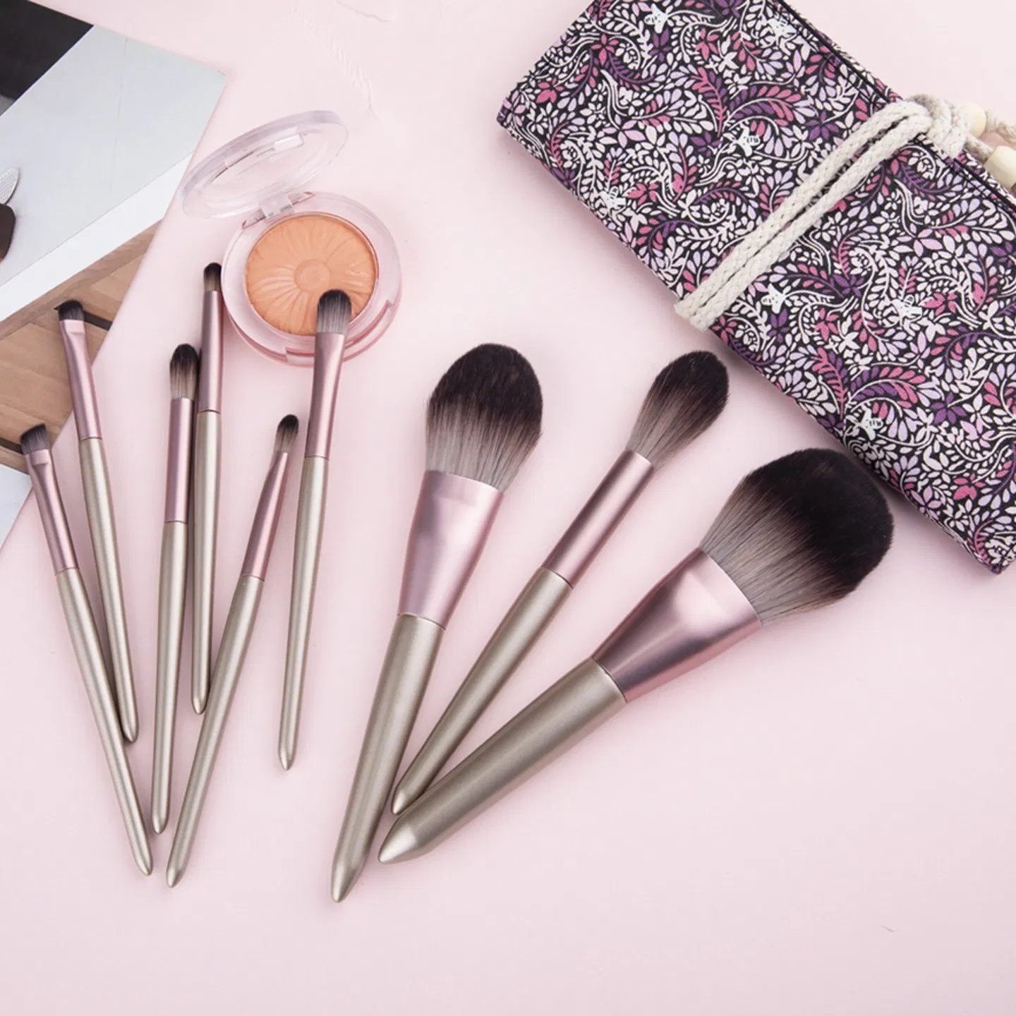 9-piece small pudding makeup brush set, all-in-one face and eye function brush, soft bristles that evenly apply makeup, paired with a printed roll-up case - Image 10