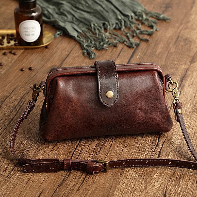 Vegetable Tanned Leather Small Mouth Gold Shoulder Bag - Image 5