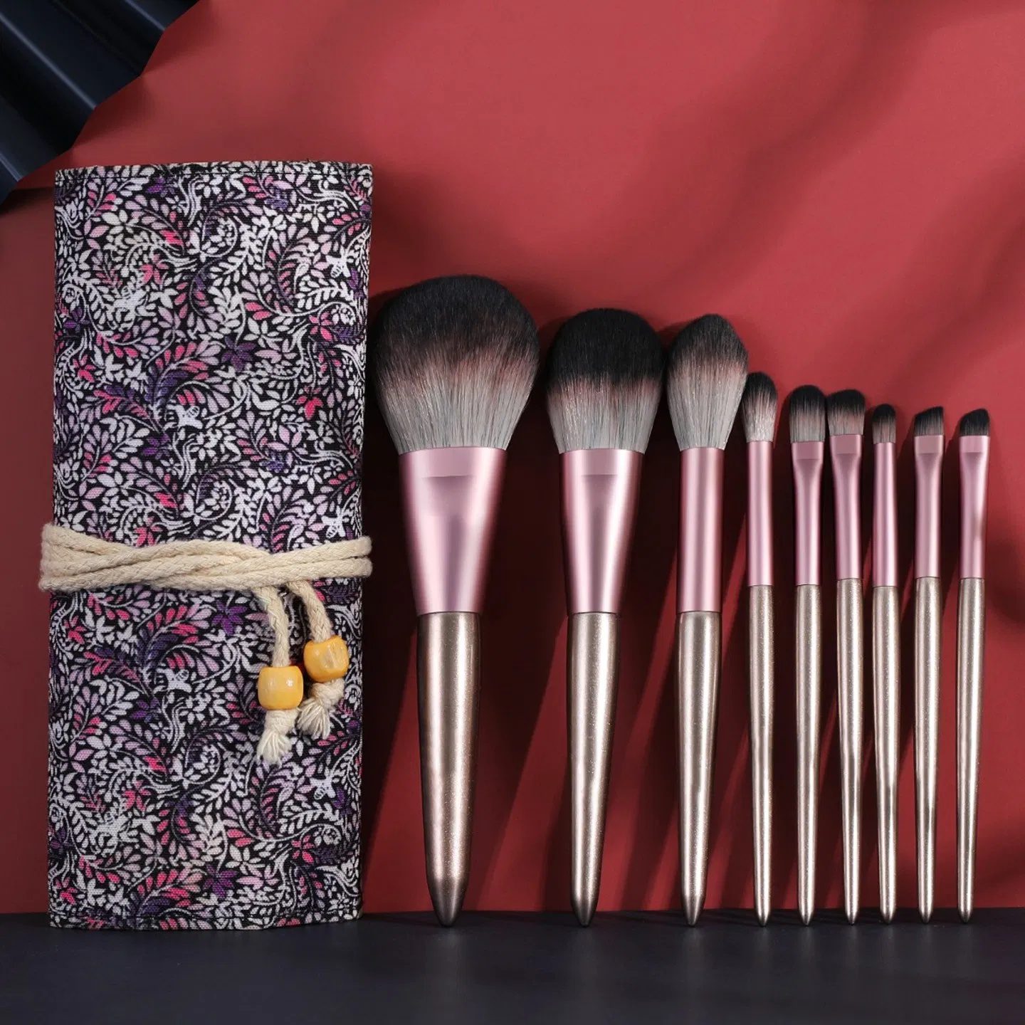 9-piece small pudding makeup brush set, all-in-one face and eye function brush, soft bristles that evenly apply makeup, paired with a printed roll-up case - Image 3