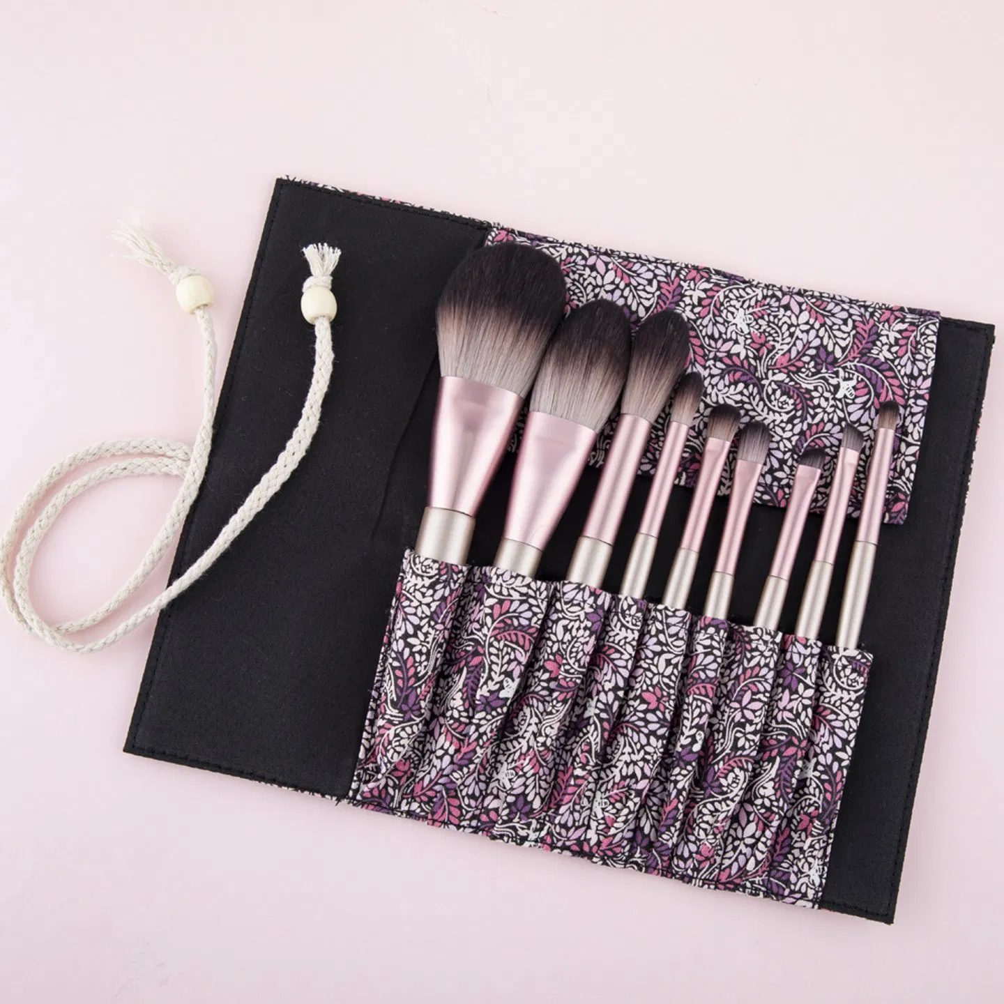 9-piece small pudding makeup brush set, all-in-one face and eye function brush, soft bristles that evenly apply makeup, paired with a printed roll-up case - Image 8